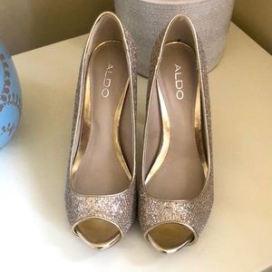 NEVER WORN ALDO SHIMMERY PEEP TOE STILETTO